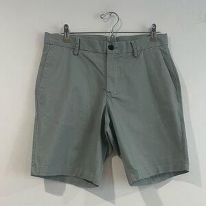 MICHAEL KORS SHORTS FOR MEN SIZE 30. COLOR MIX GREEN WITH GRAY